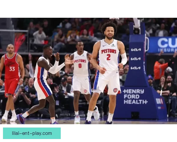活塞时隔19年再夺东部第一 杜伦贡献16分7篮板乔治砍下20分